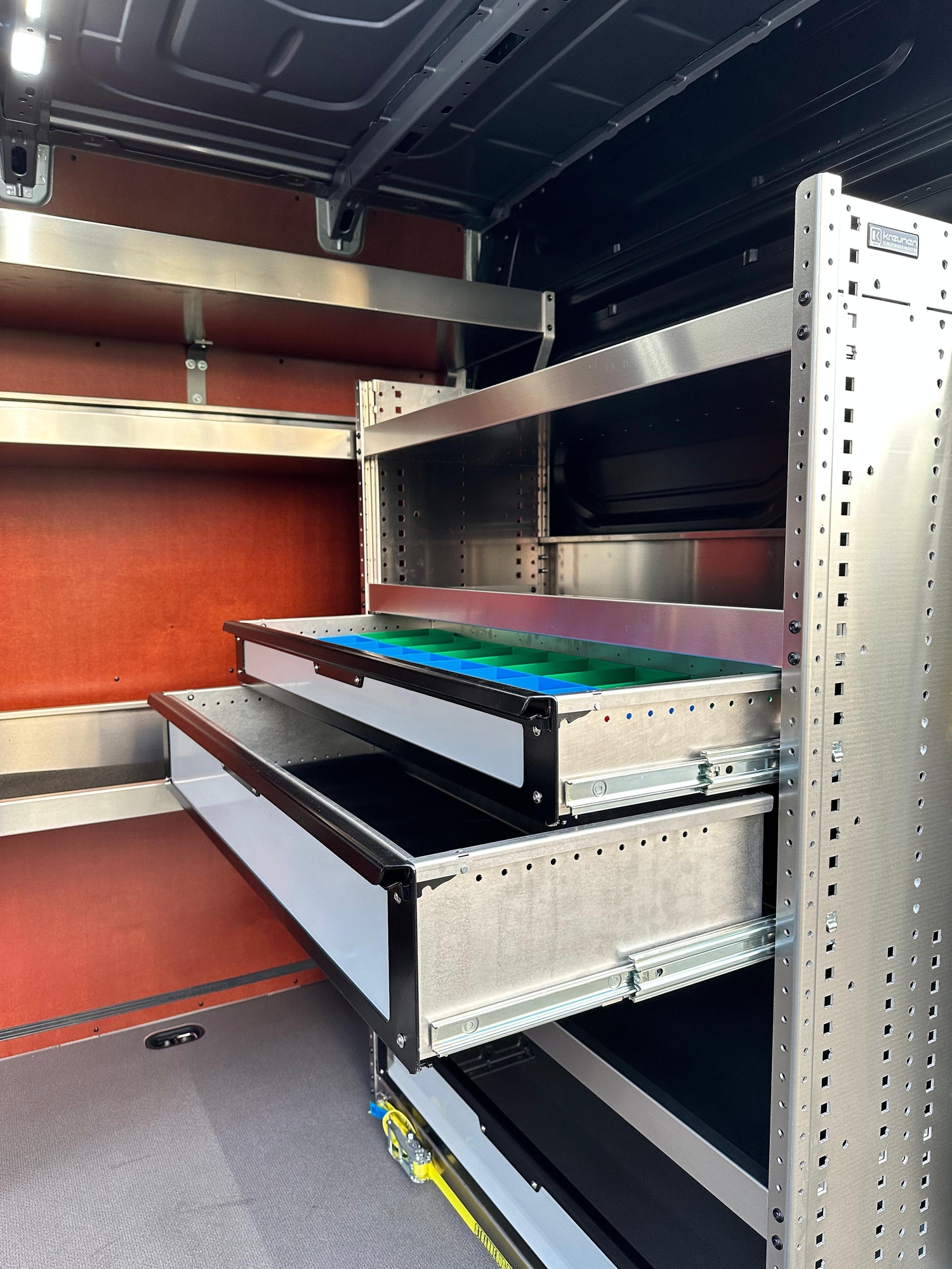 Volkswagen Crafter L3H2 Aircoshop Oost - Bedrijfswageninrichting door Kreunen BWI