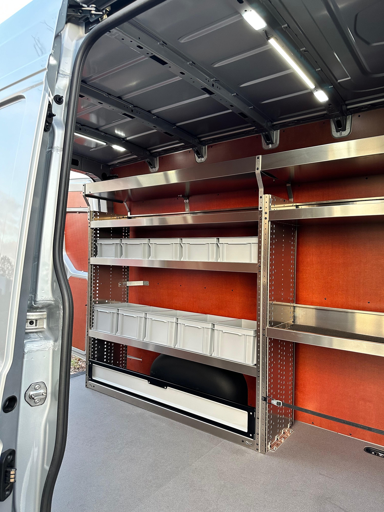 Volkswagen Crafter L3H2 Aircoshop Oost - Bedrijfswageninrichting door Kreunen BWI