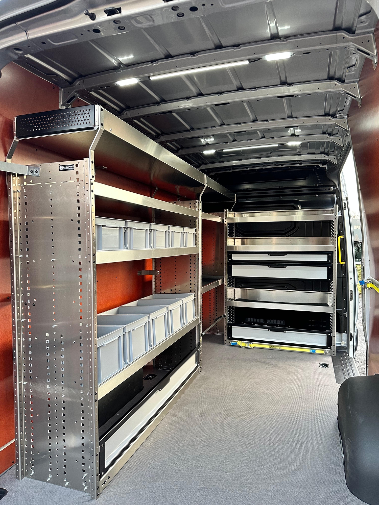 Volkswagen Crafter L3H2 Aircoshop Oost - Bedrijfswageninrichting door Kreunen BWI