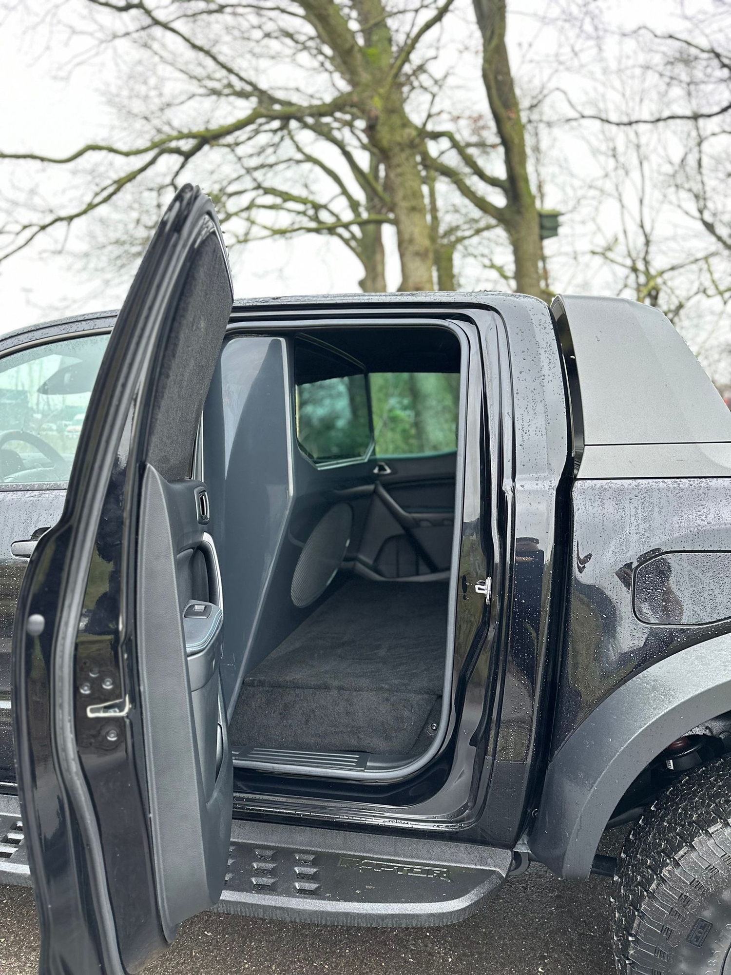 Grijs kenteken ombouw Ford Ranger Raptor - Bedrijfswageninrichting met Kreunen BWI