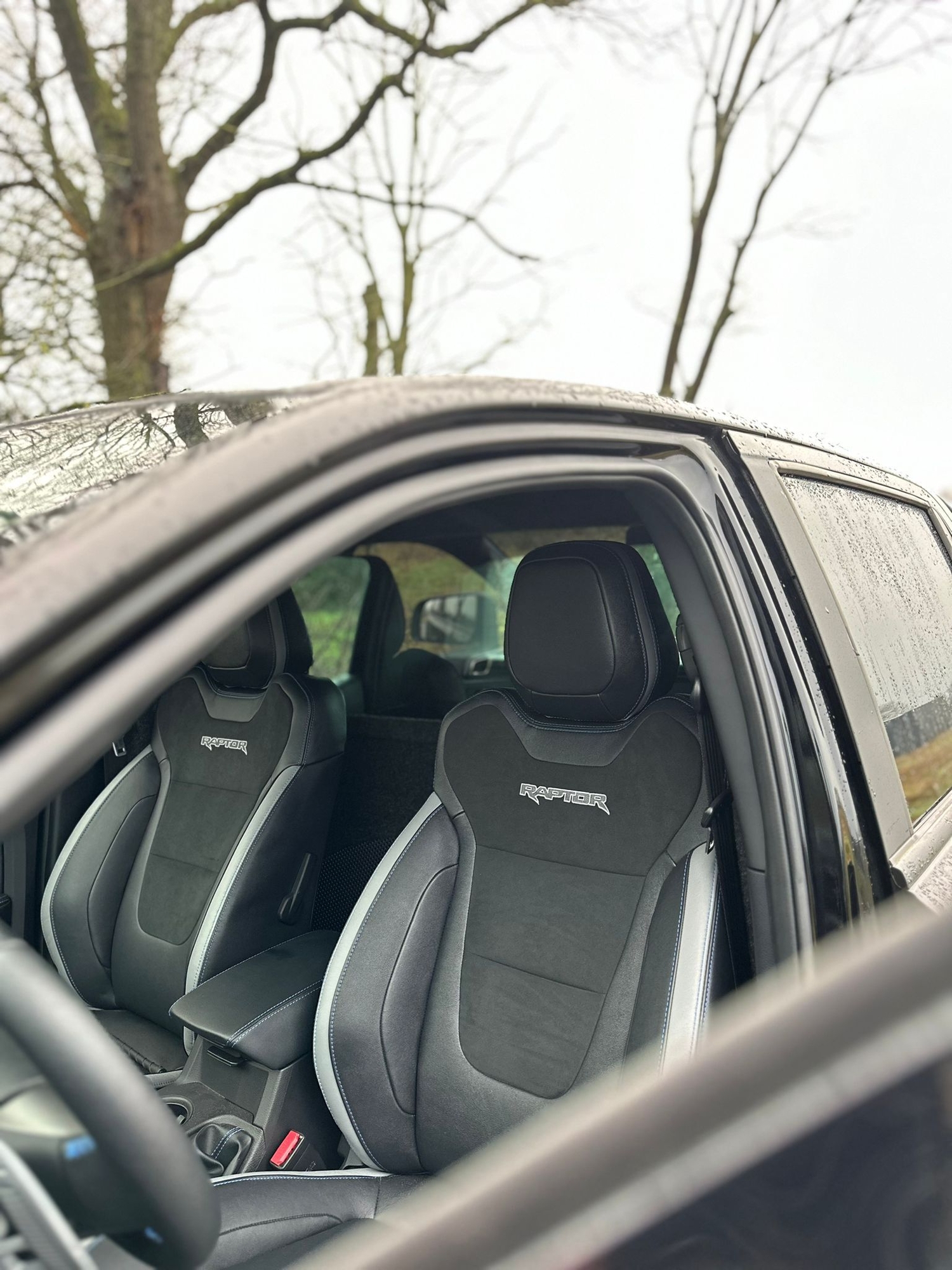 Grijs kenteken ombouw Ford Ranger Raptor - Bedrijfswageninrichting met Kreunen BWI