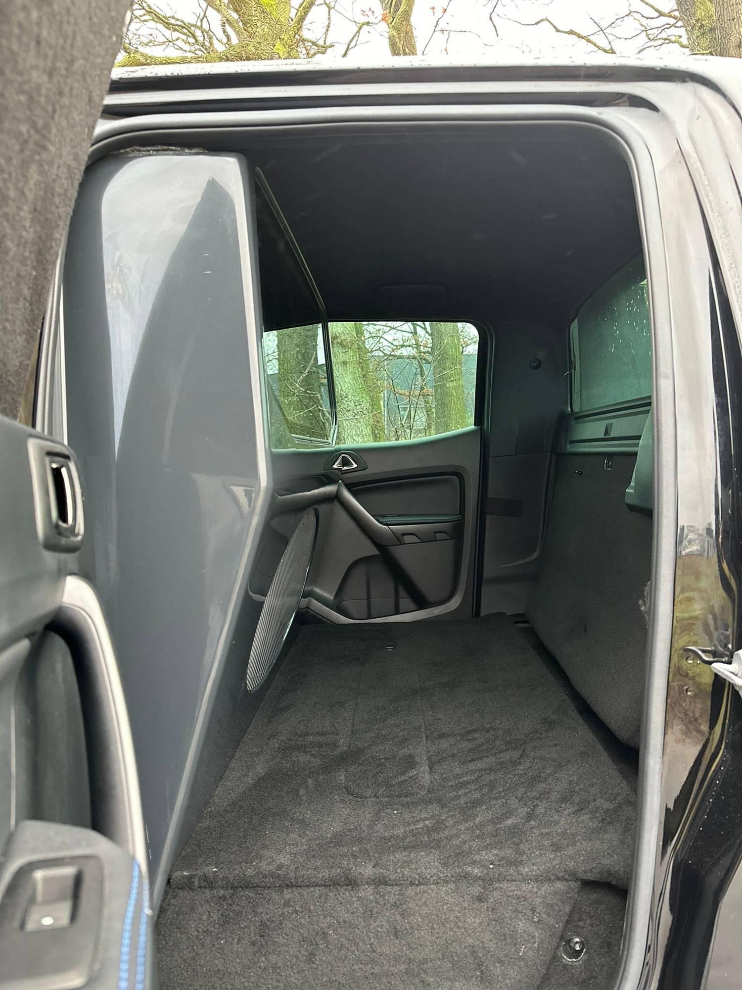 Grijs kenteken ombouw Ford Ranger Raptor - Bedrijfswageninrichting met Kreunen BWI