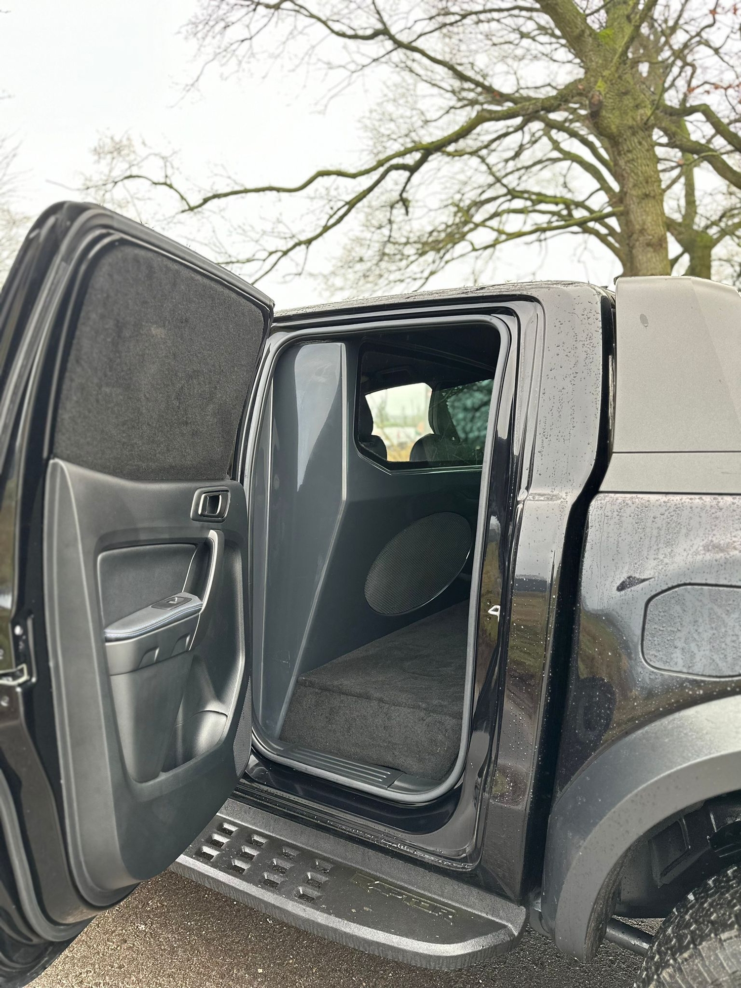 Grijs kenteken ombouw Ford Ranger Raptor - Bedrijfswageninrichting met Kreunen BWI