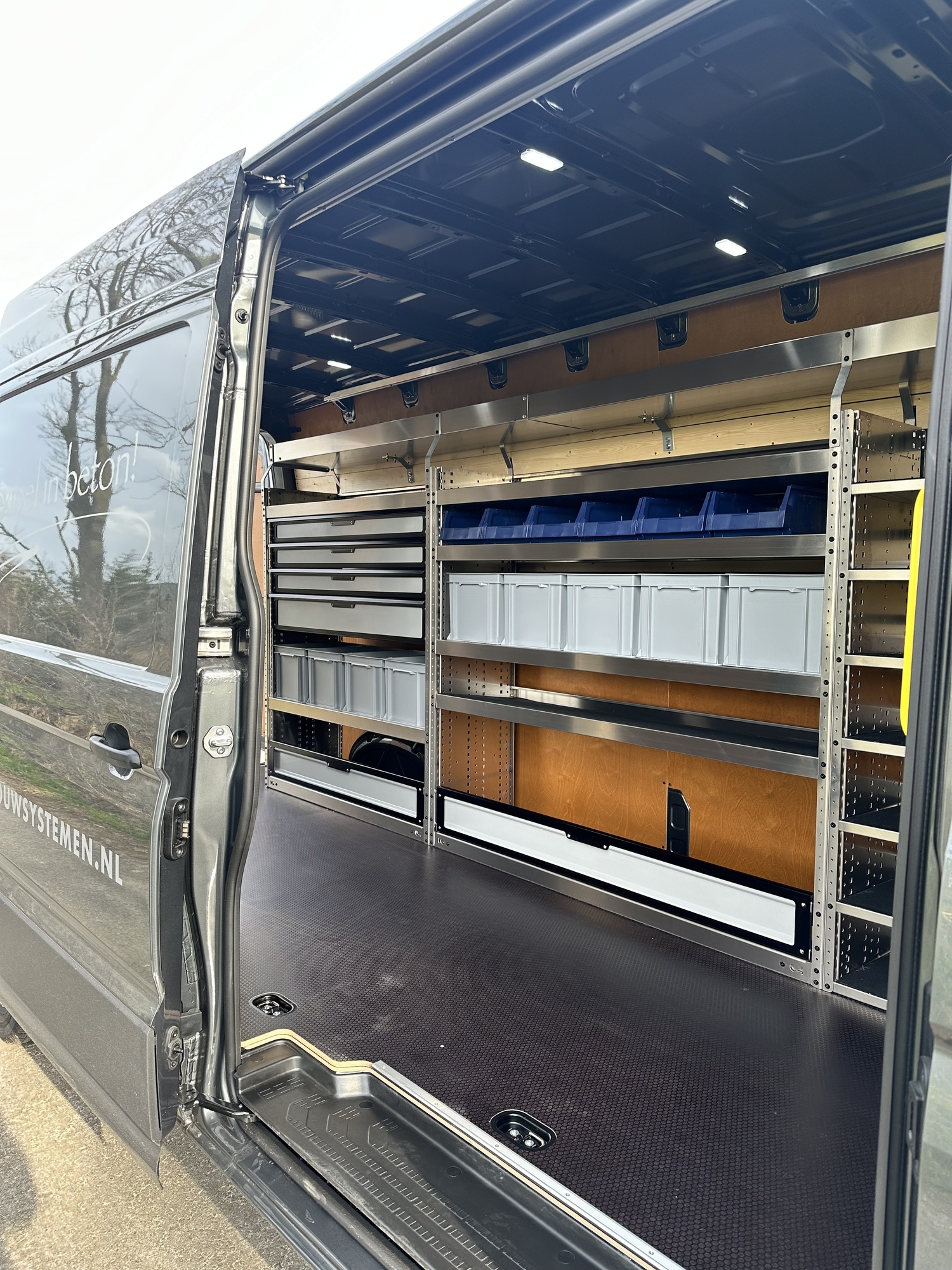 MAN TGE L4H3 met Tom-Lock inrichting - Bedrijfswageninrichting door Kreunen BWI