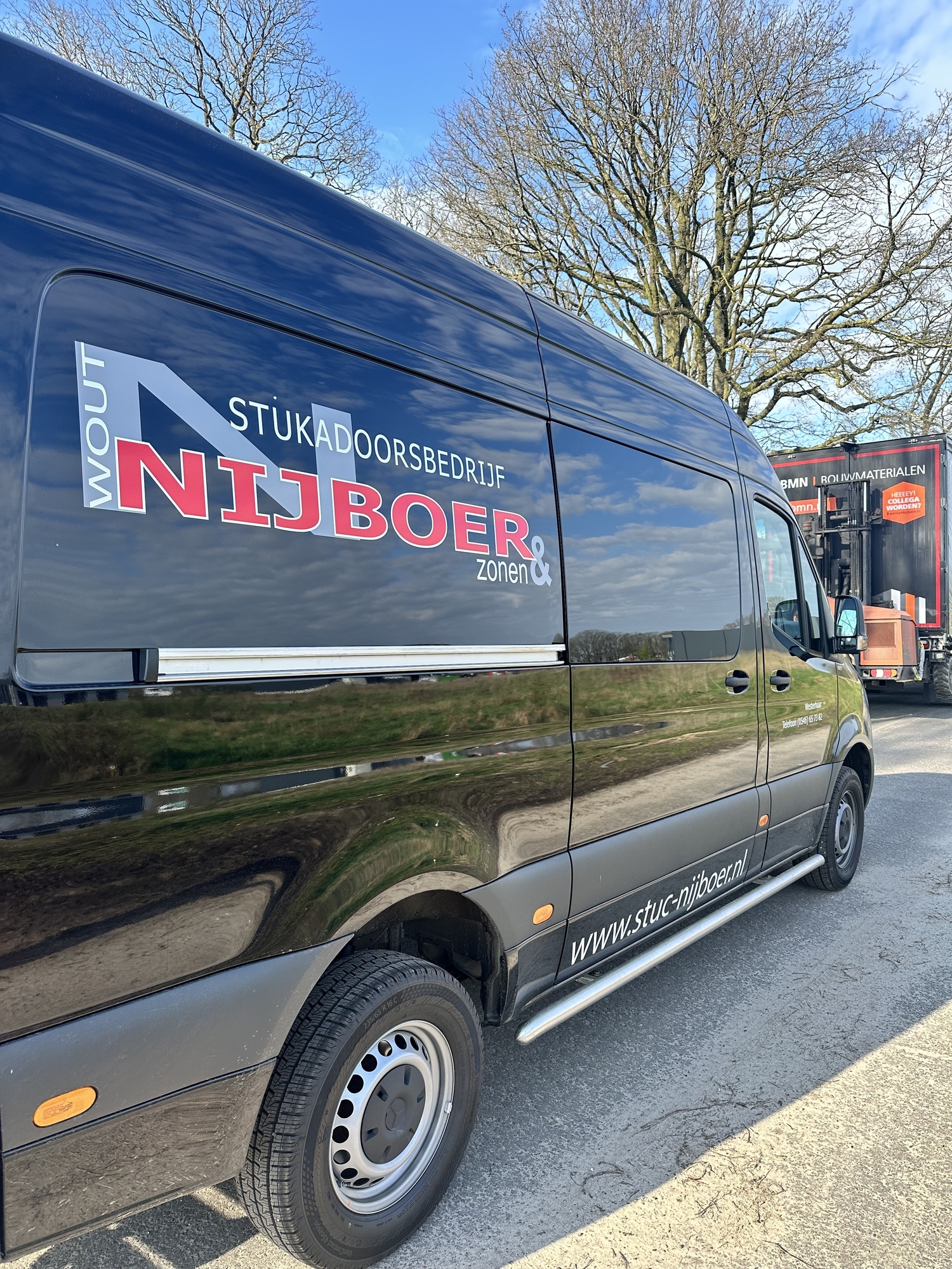 Mercedes Sprinter L3H2 met stoelhoezen en Tom-Lock inrichting | Bedrijfswageninrichting met Kreunen BWI