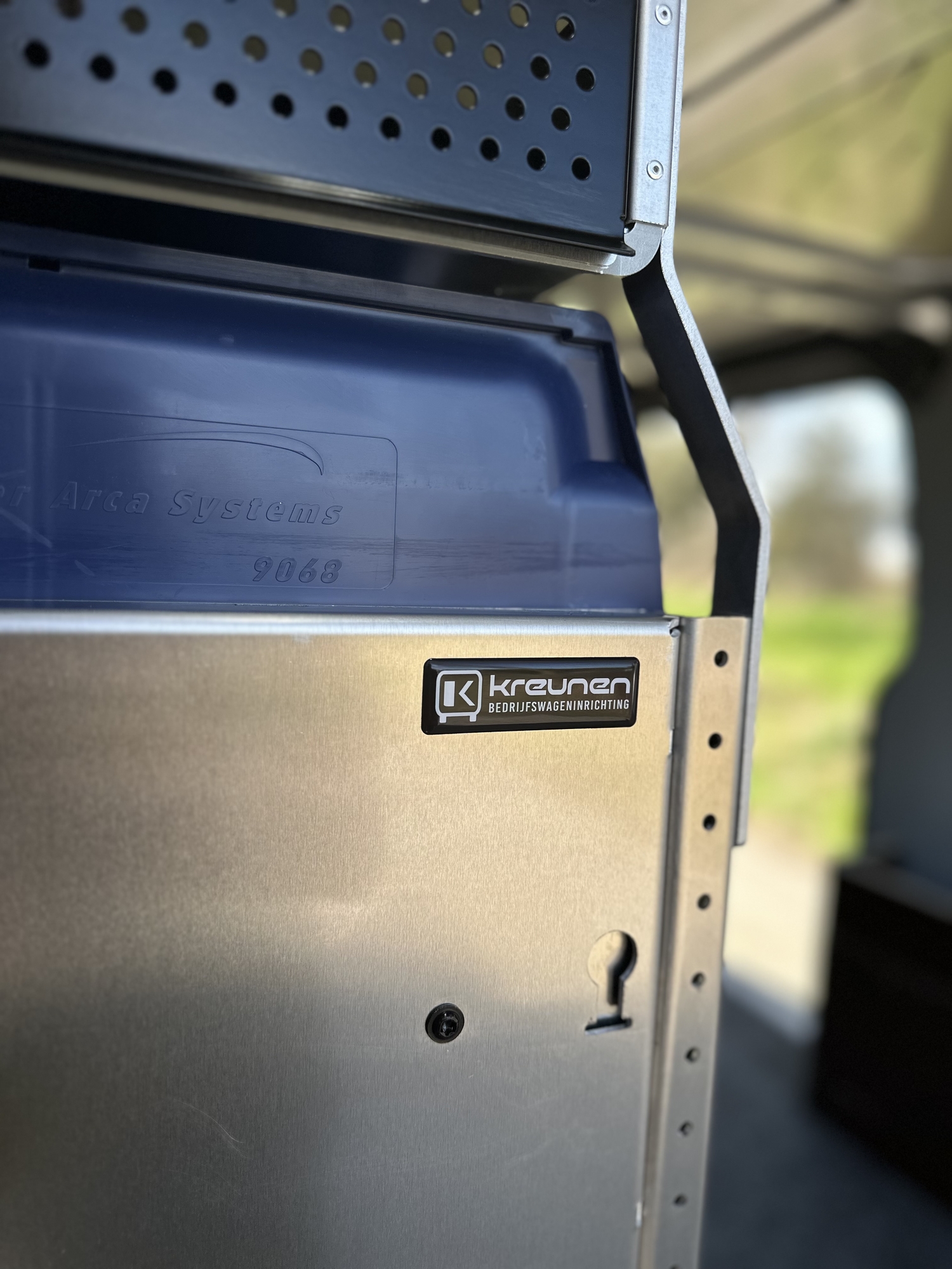 Ford Transit Custom L2H1 voor OT Elektra met Tom-Lock inrichting - Bedrijfswageninrichting met Kreunen BWI