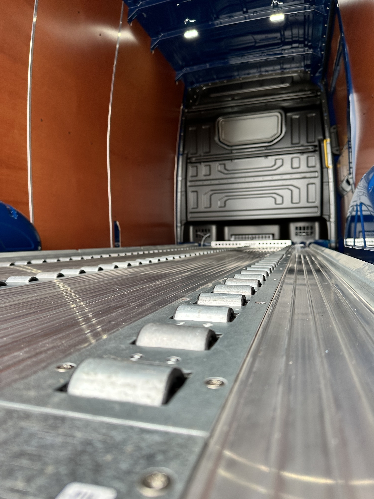Volkswagen Crafter L4H3 met HydraRoll palletsysteem - Bedrijfswageninrichting met Kreunen BWI