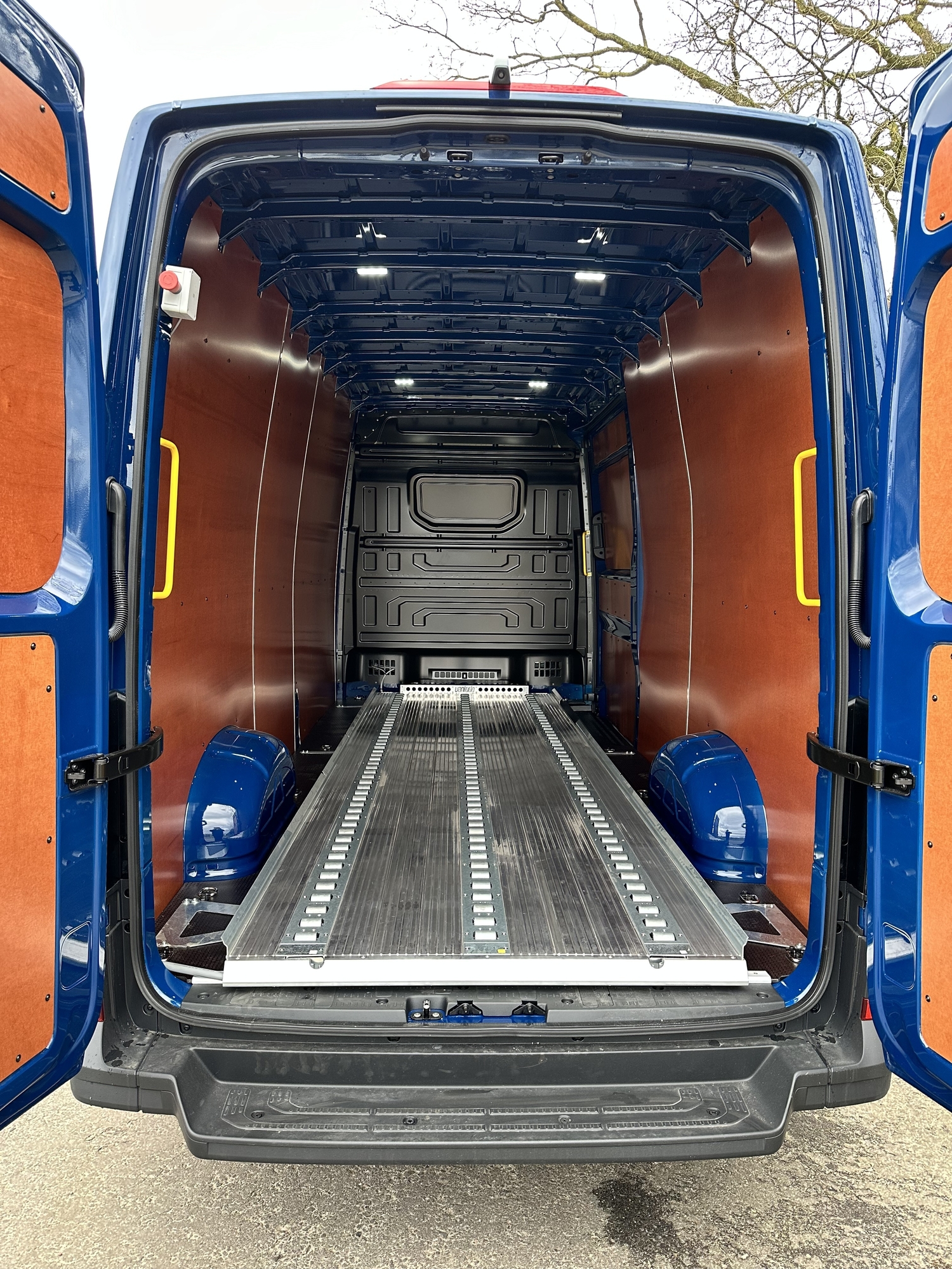 Volkswagen Crafter L4H3 met HydraRoll palletsysteem - Bedrijfswageninrichting met Kreunen BWI