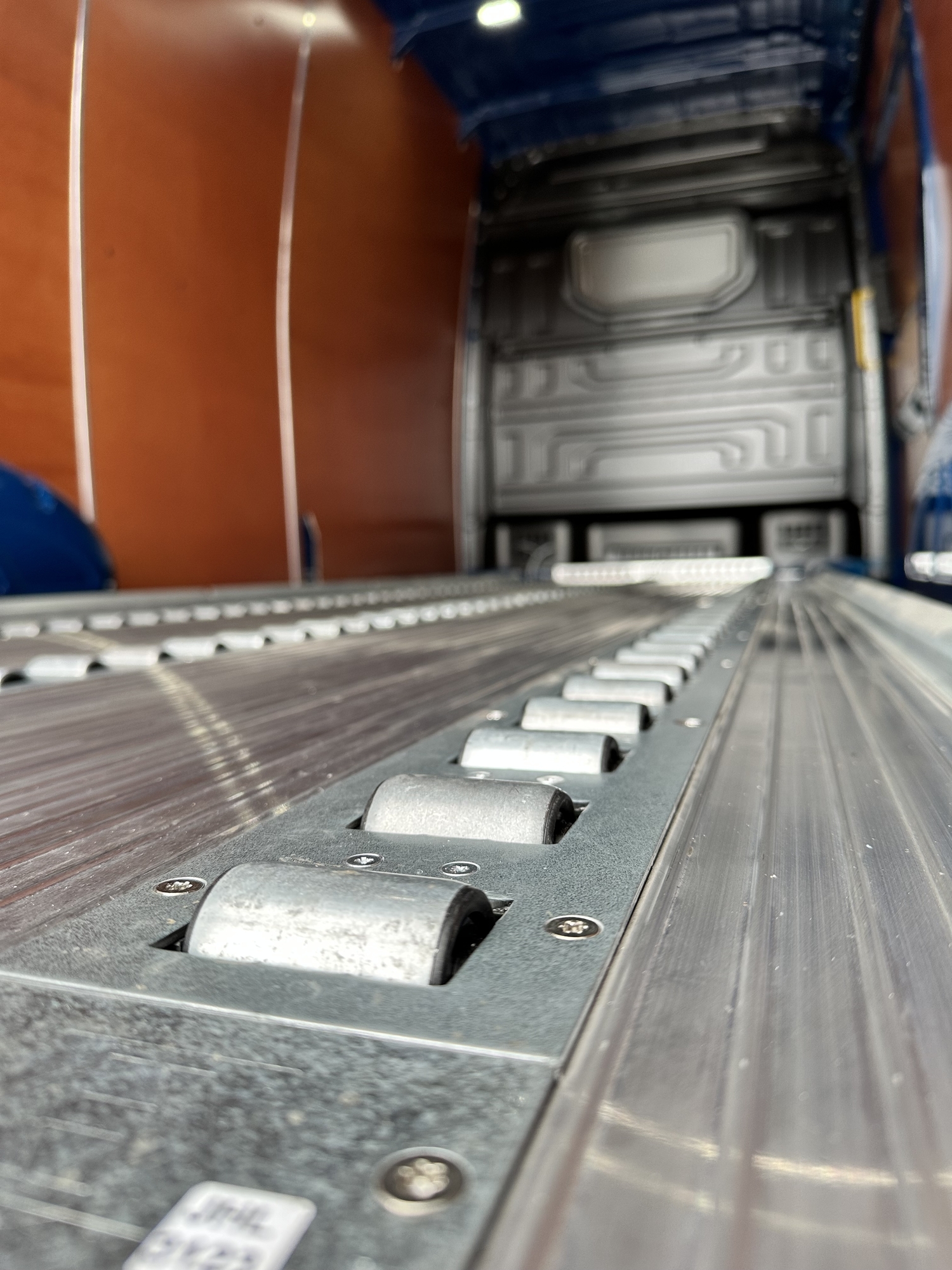 Volkswagen Crafter L4H3 met HydraRoll palletsysteem - Bedrijfswageninrichting met Kreunen BWI