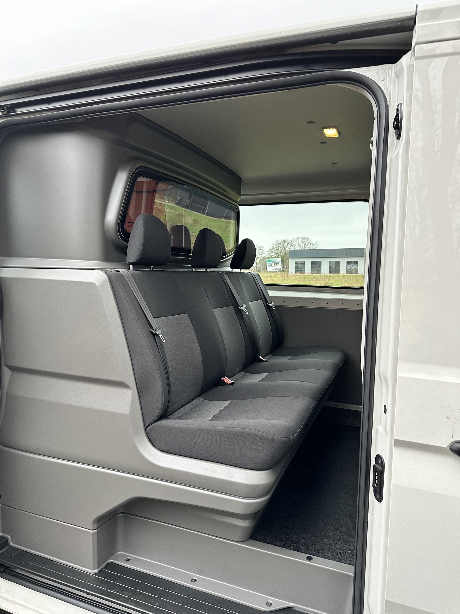 Volkswagen Crafter L3H2 met Snoeks dubbele cabine - Bedrijfswageninrichting met Kreunen BWI