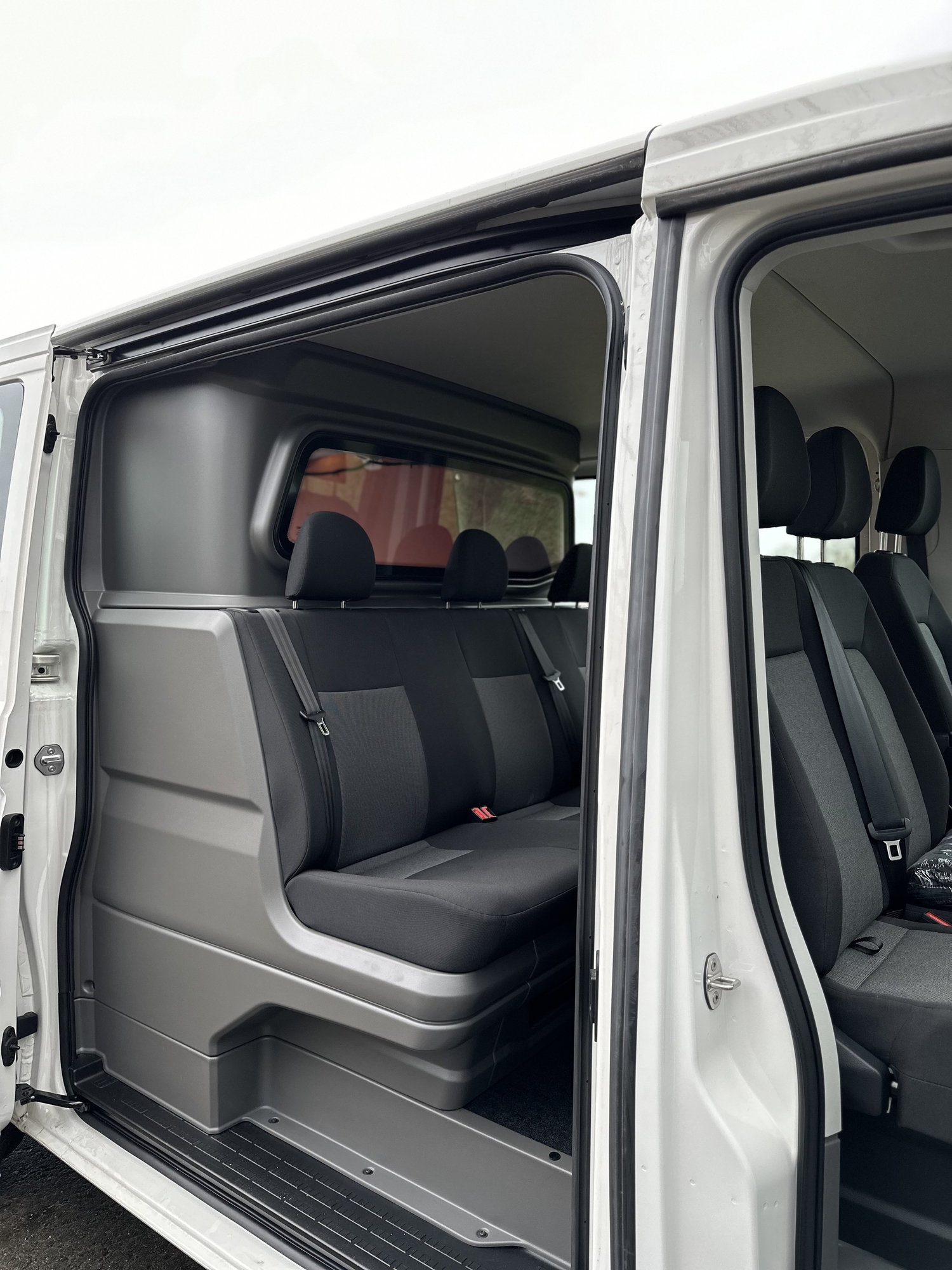 Volkswagen Crafter L3H2 met Snoeks dubbele cabine - Bedrijfswageninrichting met Kreunen BWI