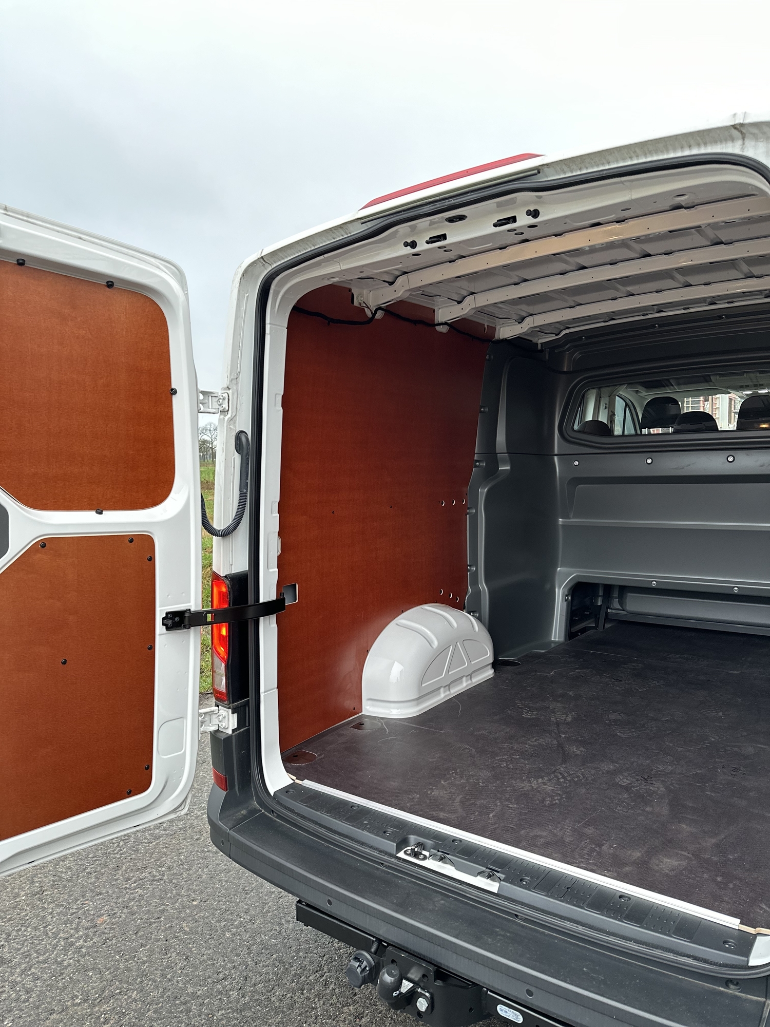 Volkswagen Crafter L3H2 met Snoeks dubbele cabine - Bedrijfswageninrichting met Kreunen BWI