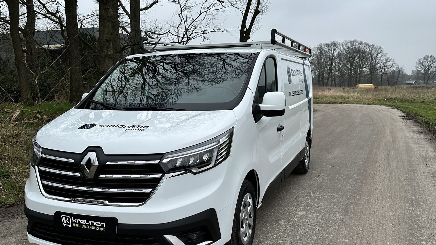 Renault Trafic L2H1 voor Sanidrõme Fleming nu met Tom-Lock inrichting - Bedrijfswageninrichting met Kreunen BWI