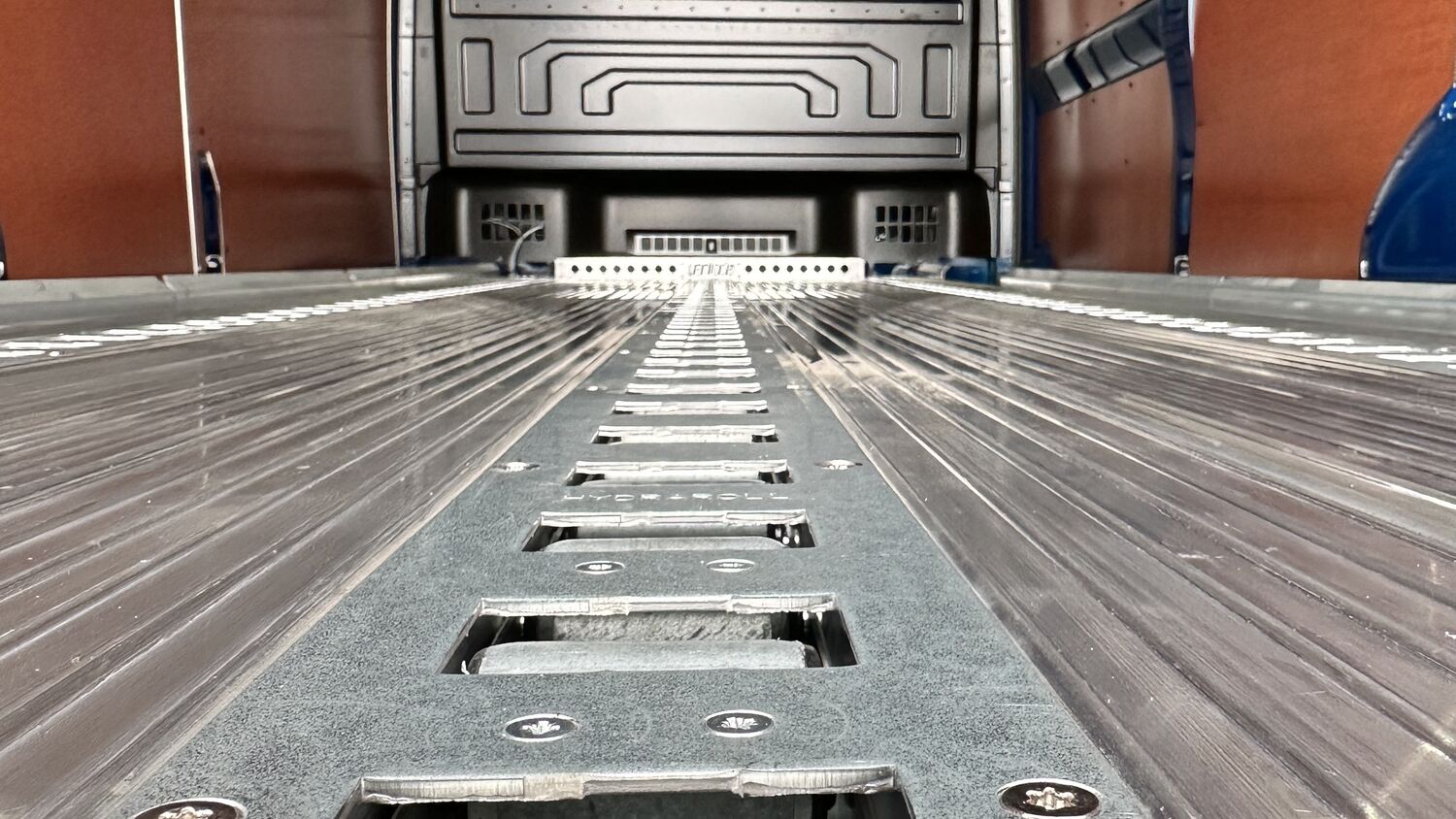 Volkswagen Crafter L4H3 met HydraRoll palletsysteem - Bedrijfswageninrichting met Kreunen BWI