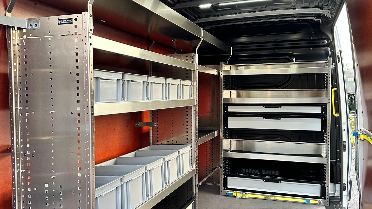 Volkswagen Crafter L3H2 Aircoshop Oost - Bedrijfswageninrichting door Kreunen BWI