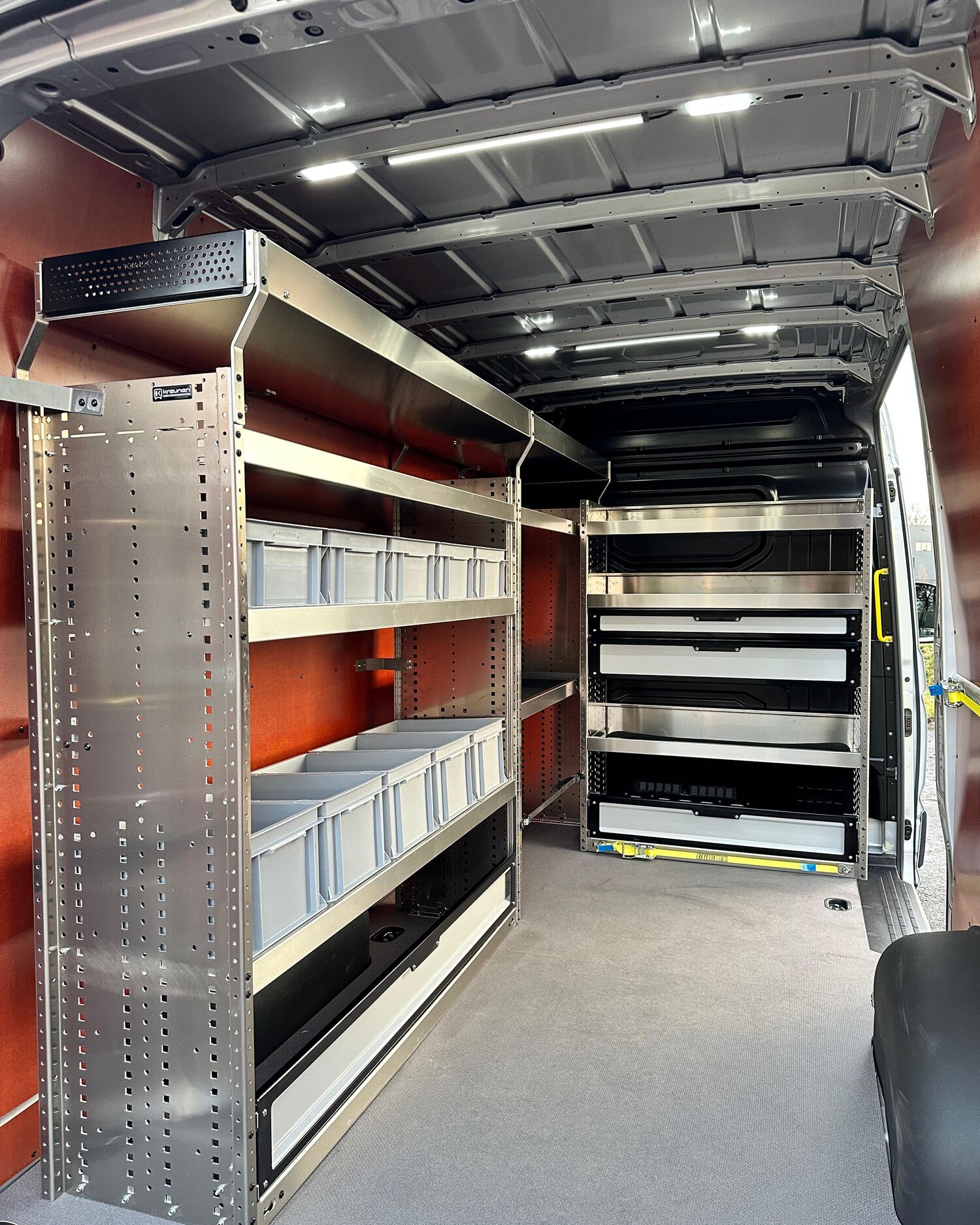 Volkswagen Crafter L3H2 Aircoshop Oost - Bedrijfswageninrichting door Kreunen BWI