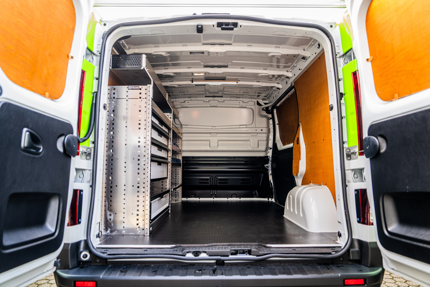 Jouw bedrijfswagen slim ingericht met de oplossingen van Kreunen BWI