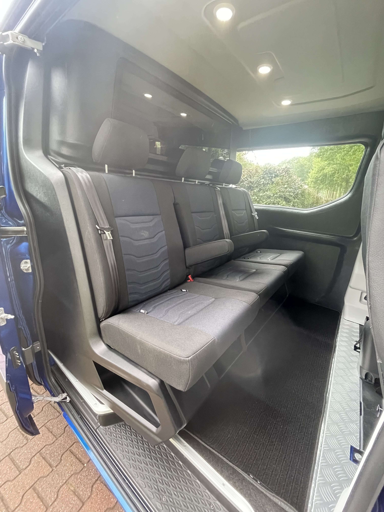 Kreunen BWI: bedrijfswageninrichting voor dubbele cabines