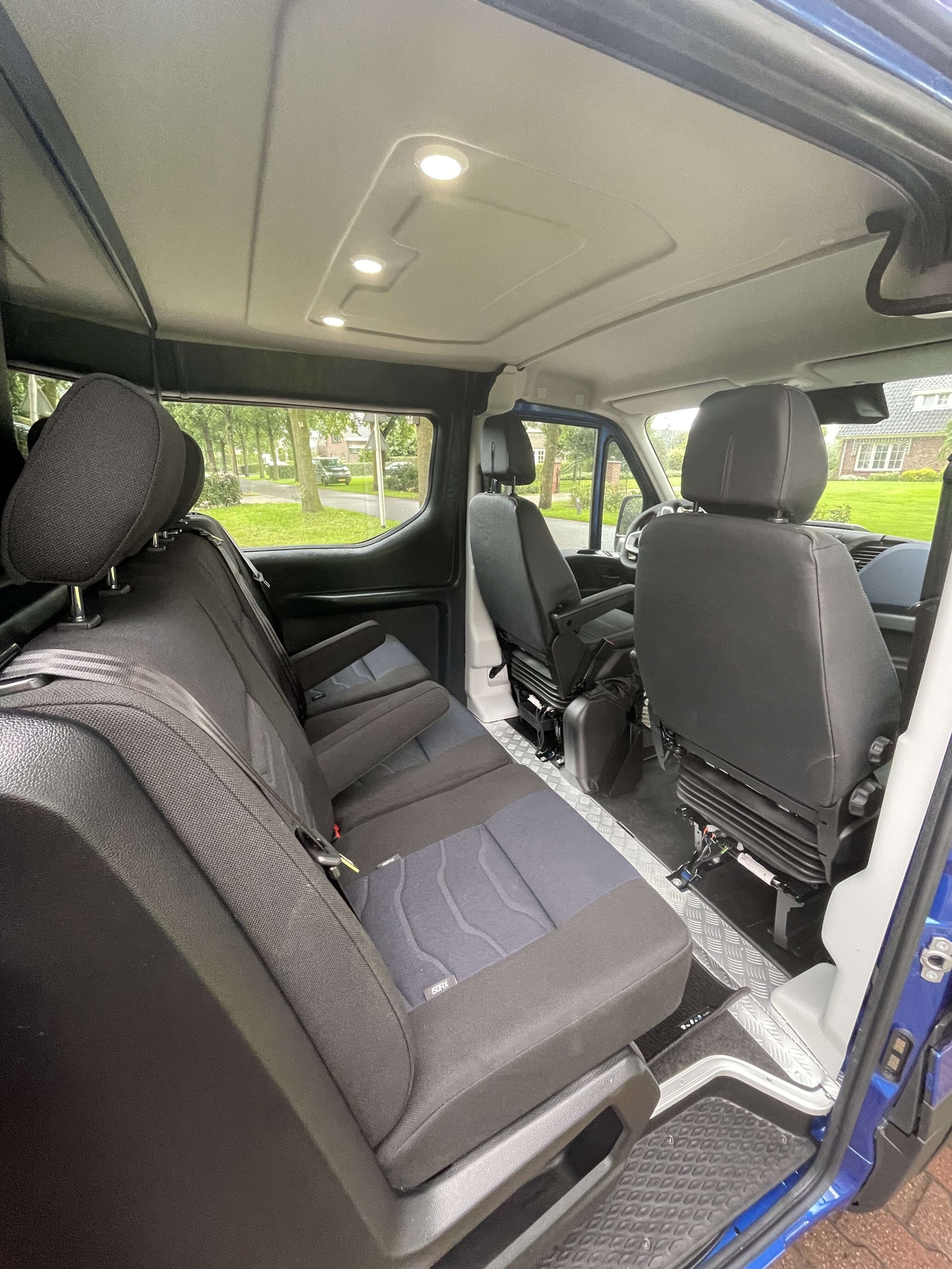 Kreunen BWI: bedrijfswageninrichting voor dubbele cabines