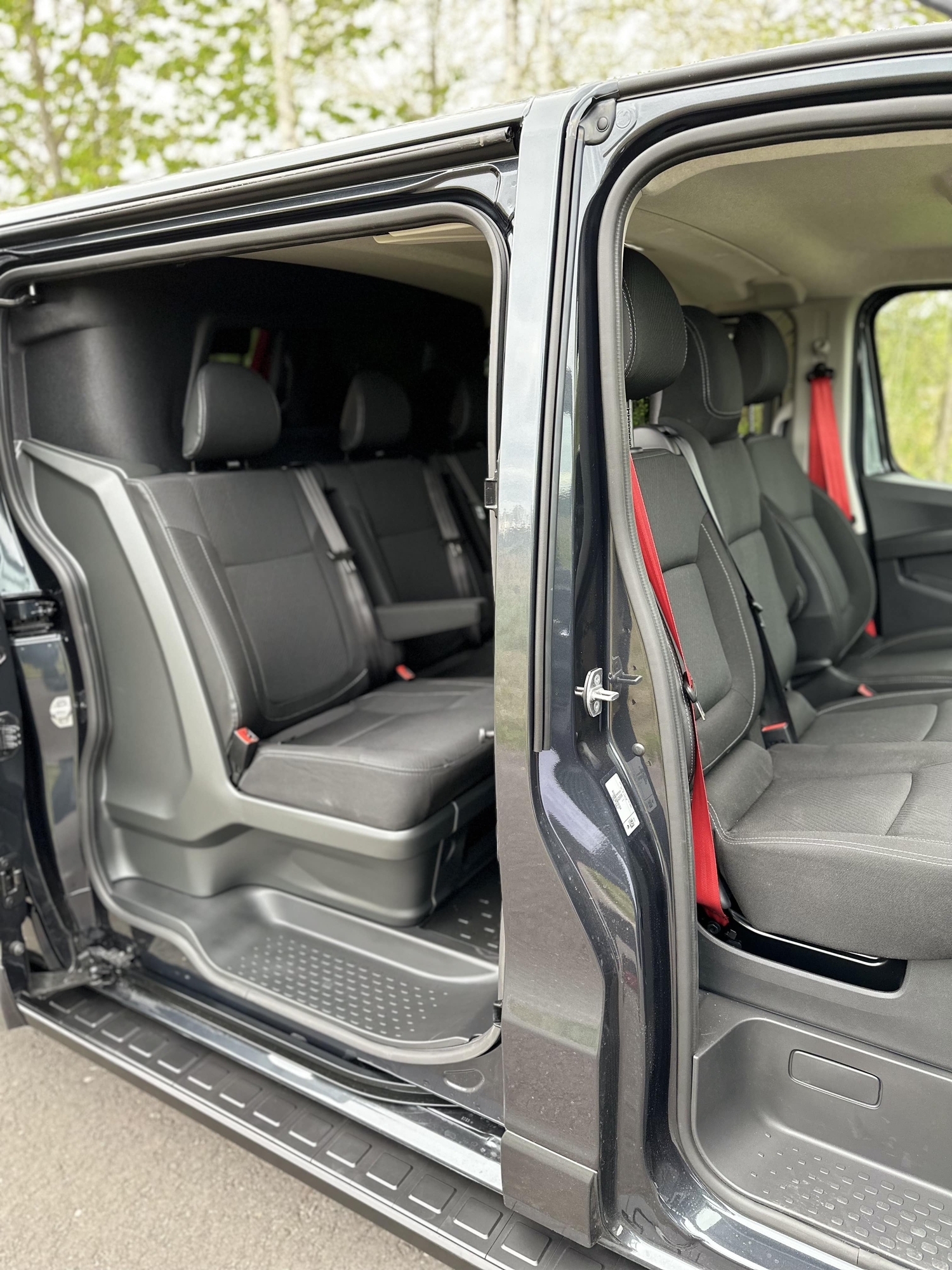 Kreunen BWI: bedrijfswageninrichting voor dubbele cabines