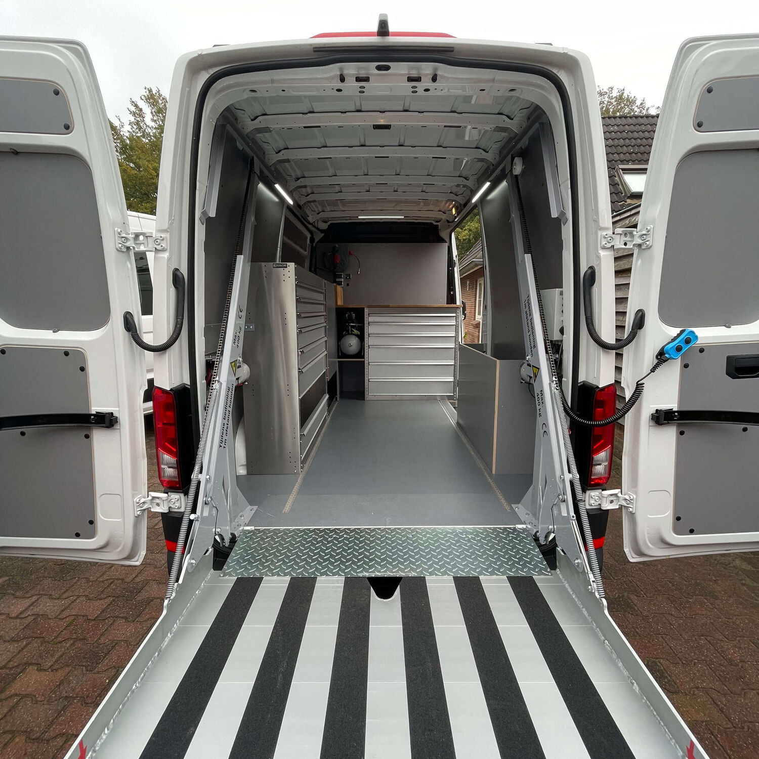 Kreunen BWI: bedrijfswageninrichting met laadkleppen