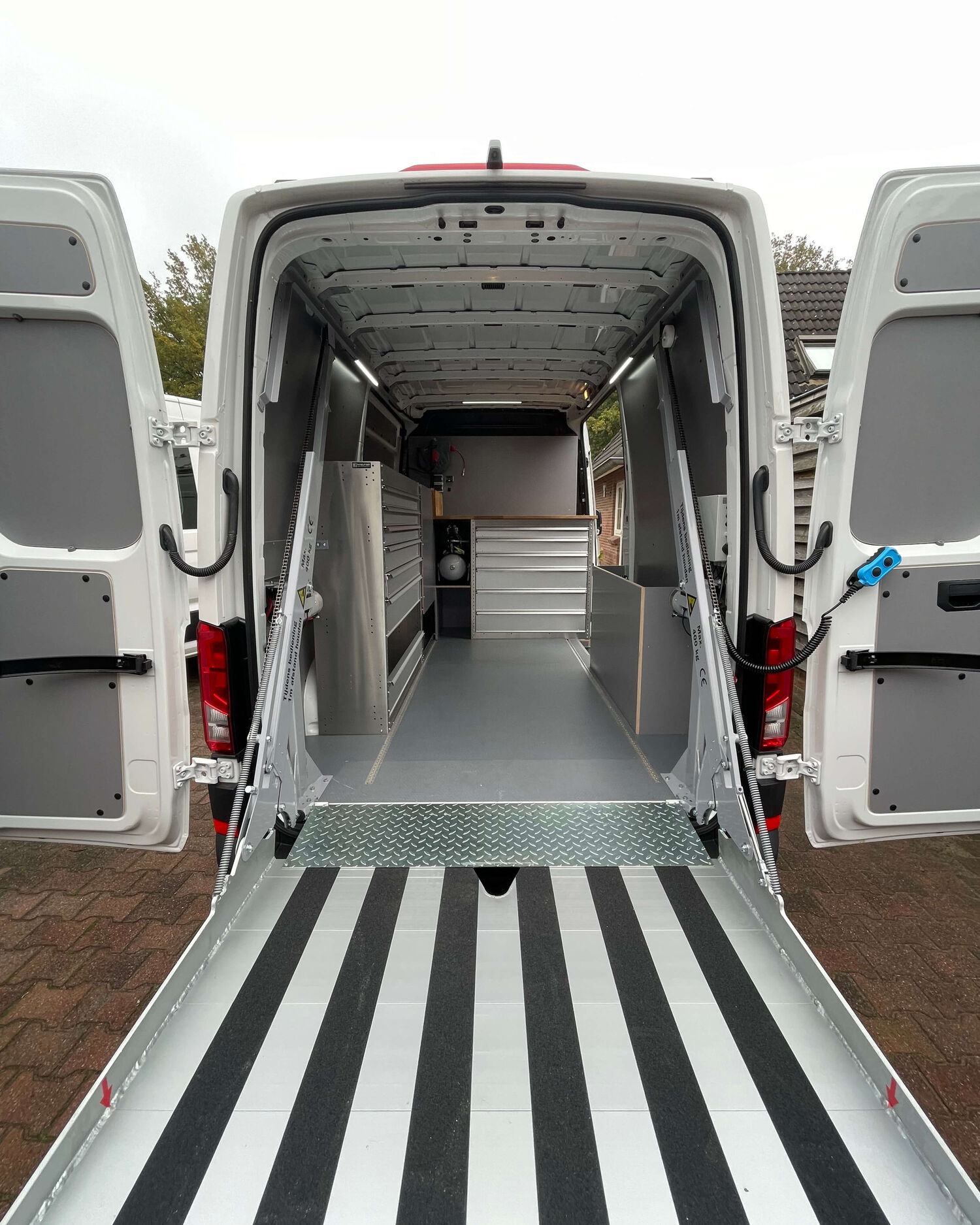 Kreunen BWI: bedrijfswageninrichting met laadkleppen