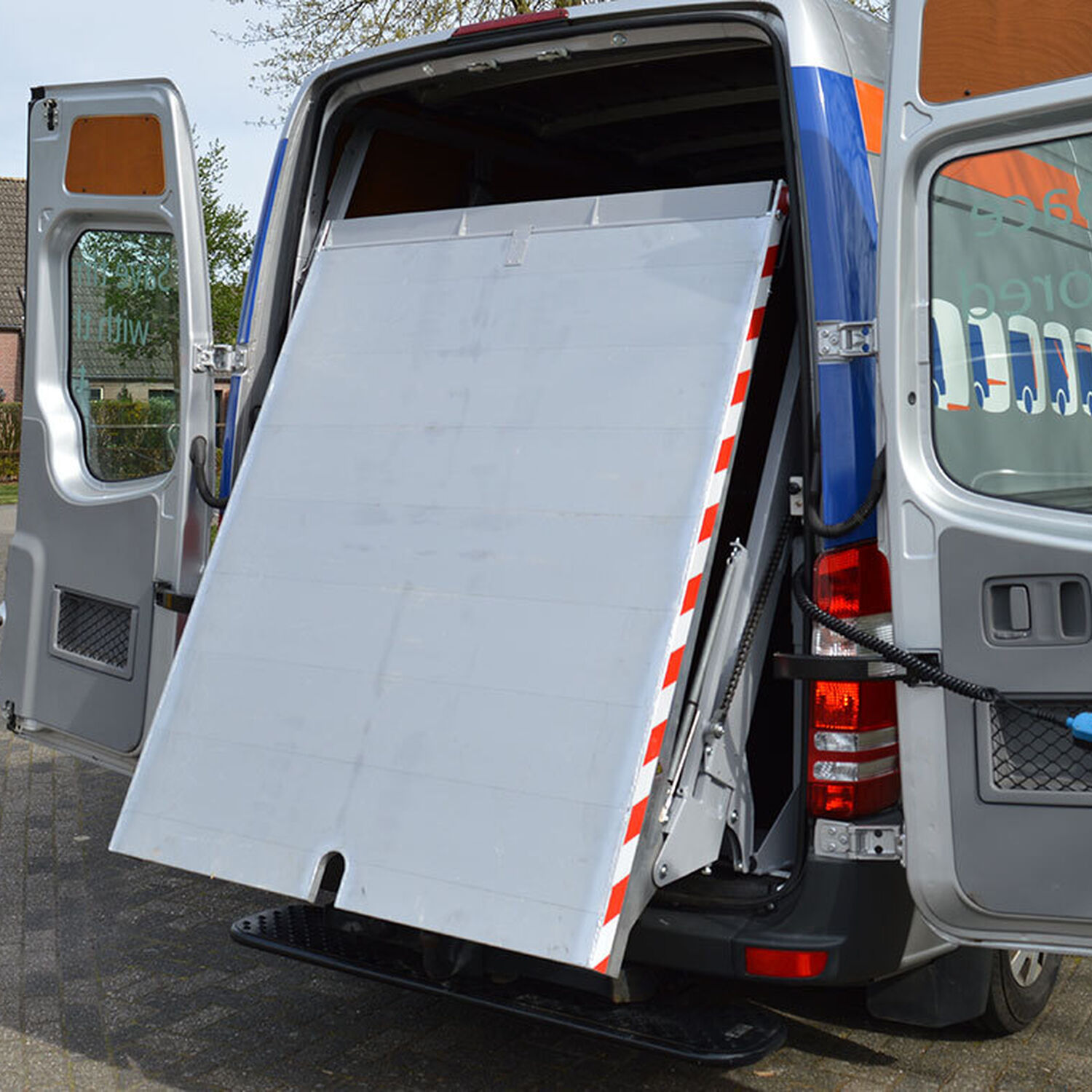 Laadklep onder je dak - Bedrijfswageninrichting met Kreunen BWI