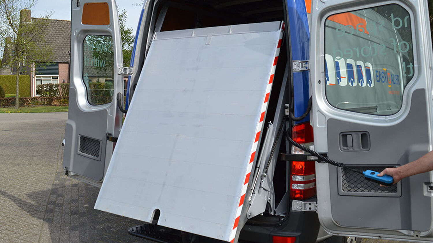 Laadklep onder je dak - Bedrijfswageninrichting met Kreunen BWI