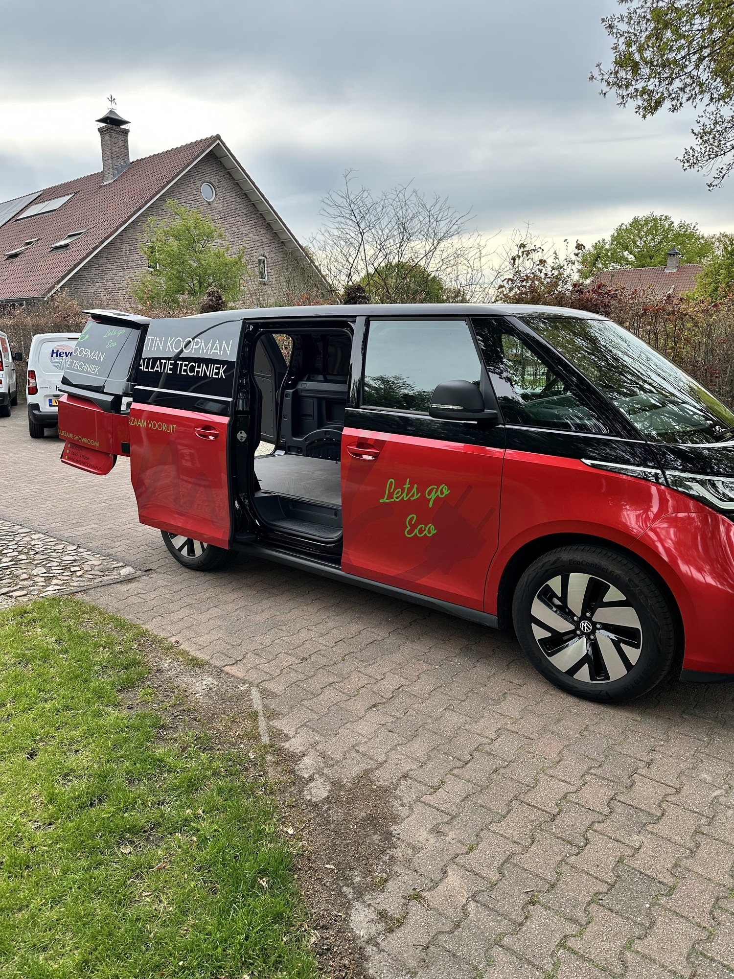 Van Fiat Ducato naar elektrische VW ID BUZZ - Bedrijfswageninrichting van Kreunen BWI met Tom-Lock