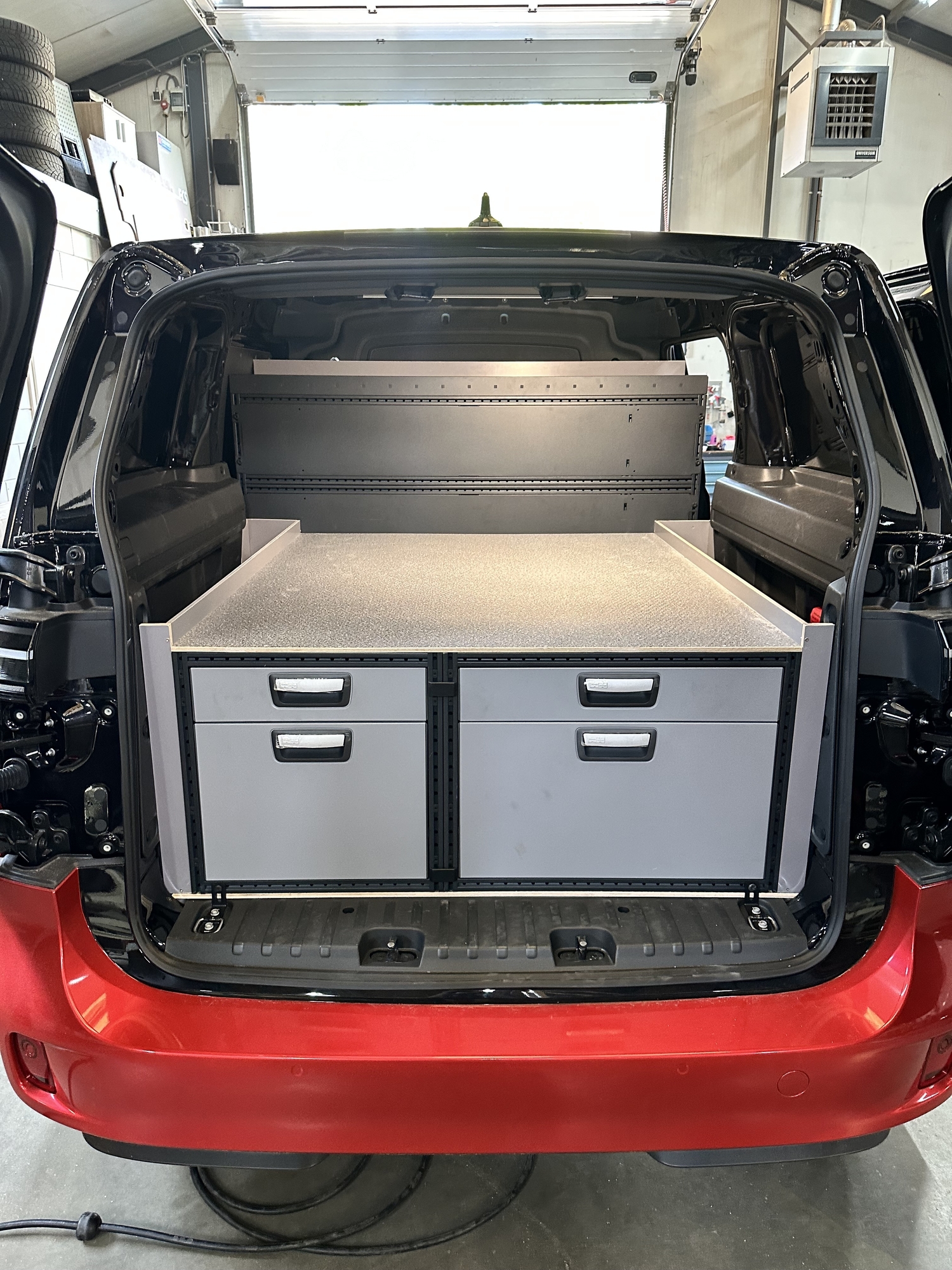 Van Fiat Ducato naar elektrische VW ID BUZZ - Bedrijfswageninrichting van Kreunen BWI met Tom-Lock