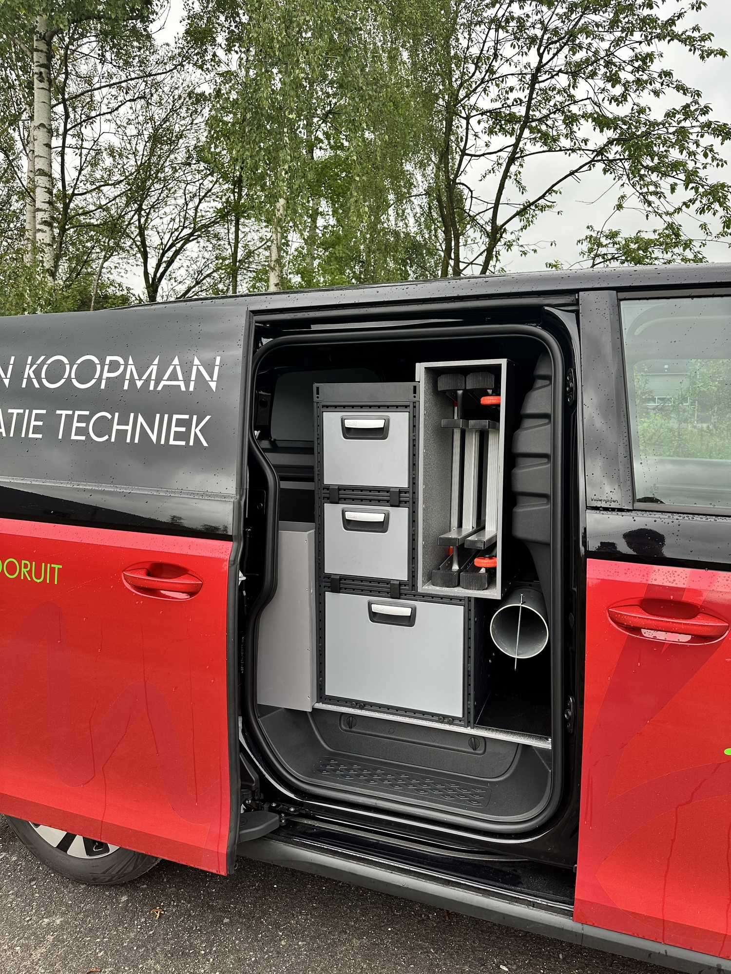 Van Fiat Ducato naar elektrische VW ID BUZZ - Bedrijfswageninrichting van Kreunen BWI met Tom-Lock