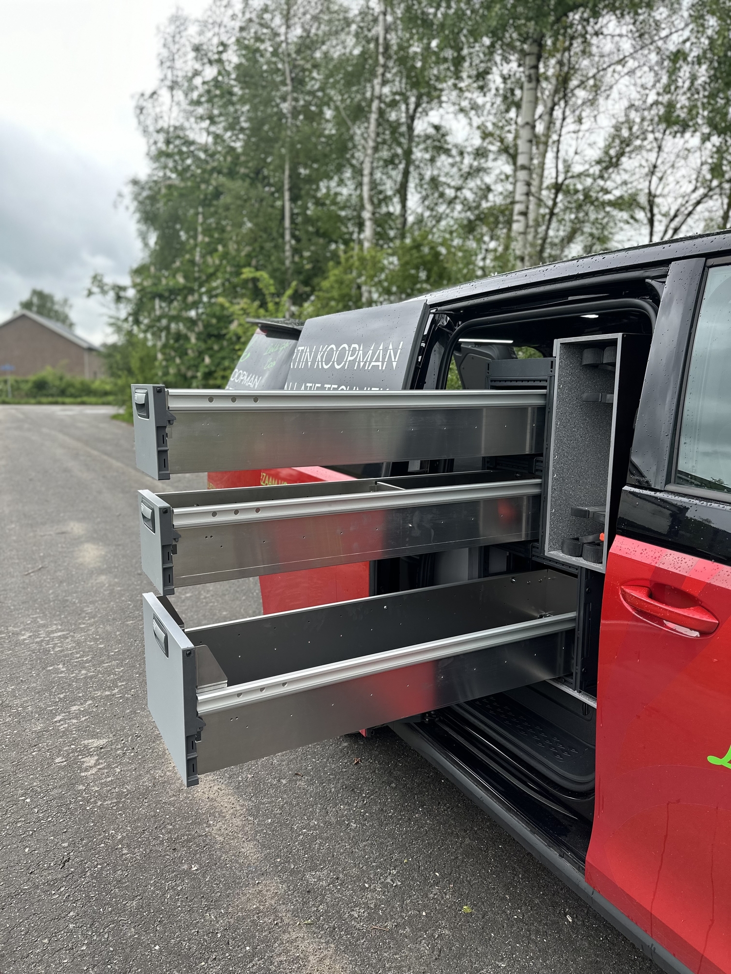 Van Fiat Ducato naar elektrische VW ID BUZZ - Bedrijfswageninrichting van Kreunen BWI met Tom-Lock