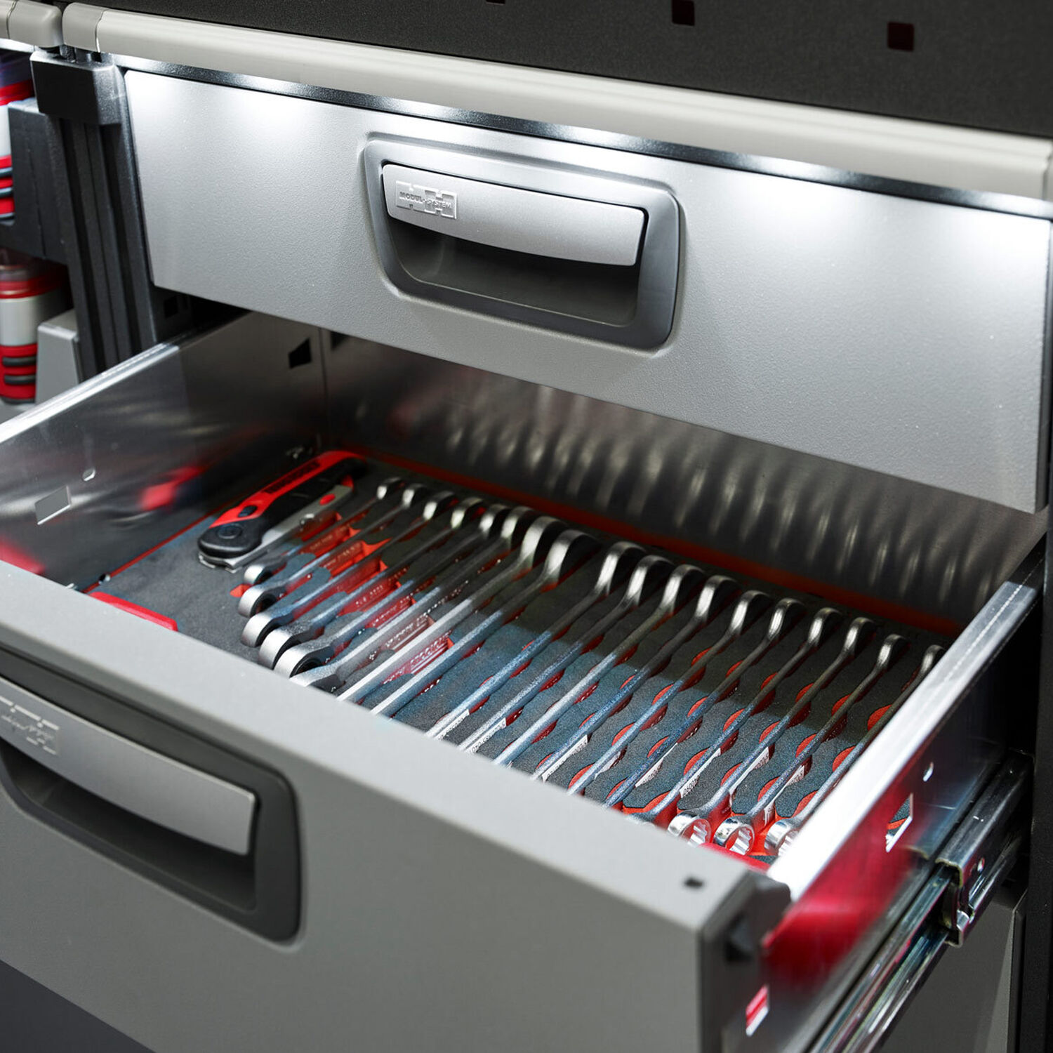 Kreunen BWI: bedrijfswageninrichting accessoires en meer