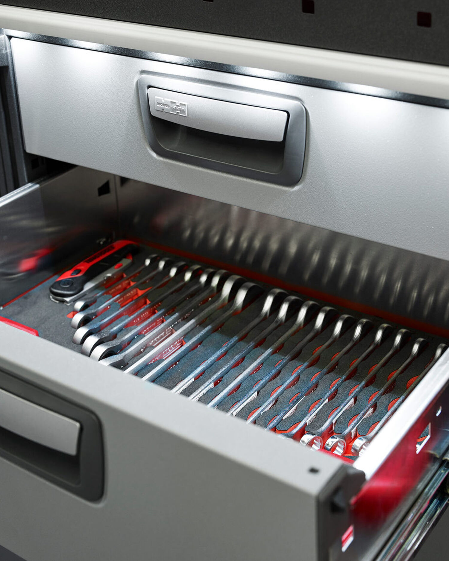 Kreunen BWI: bedrijfswageninrichting accessoires en meer