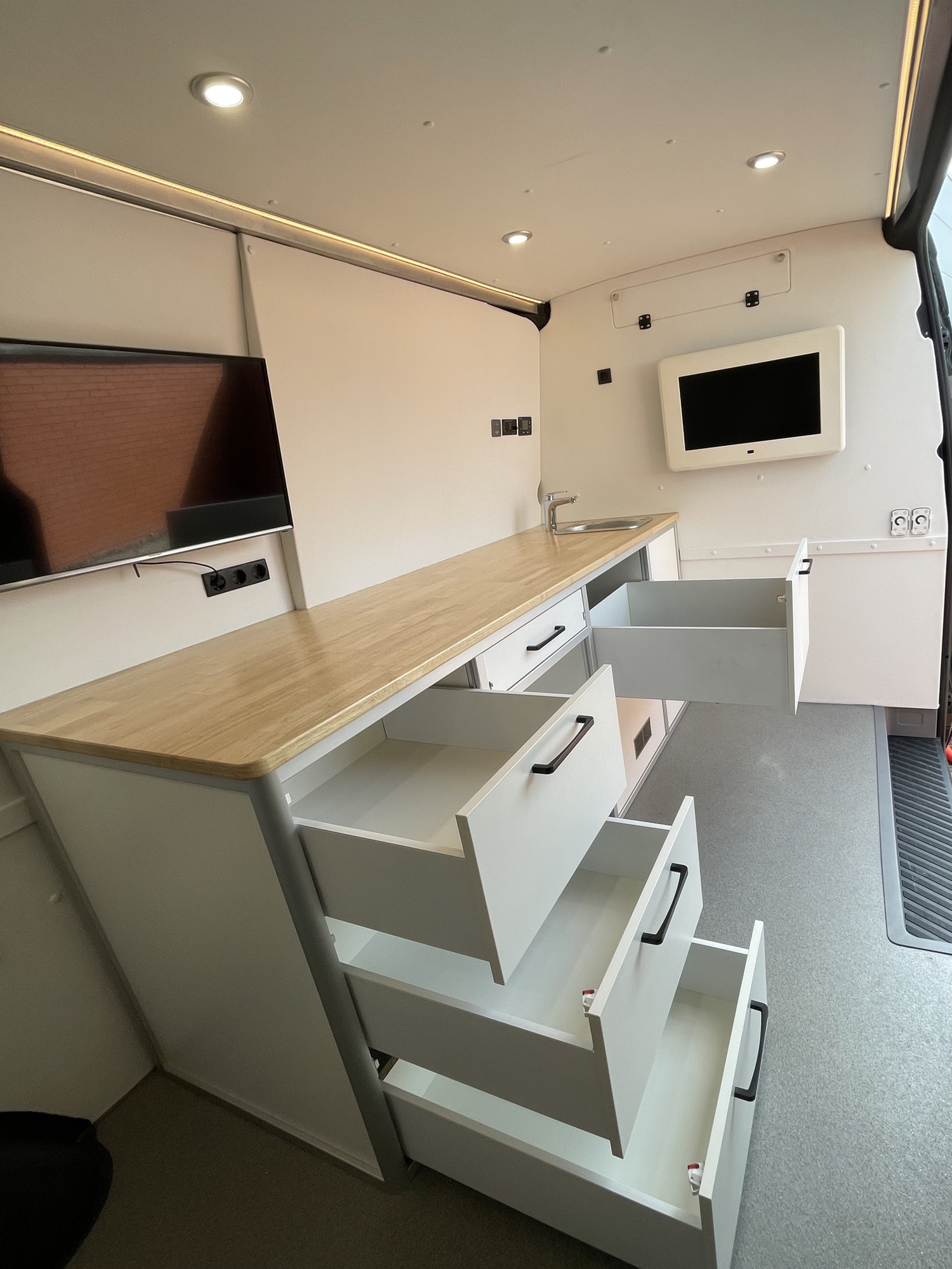 Inrichten van jouw bedrijfsbus als camper: Kreunen BWI