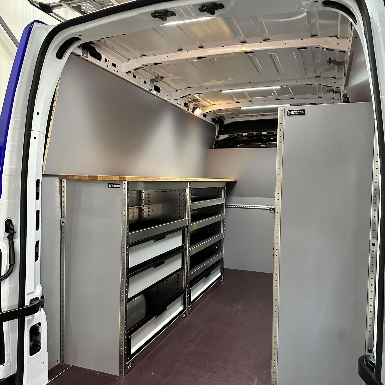 Slimme inrichtingssystemen van Tom-Lock - Kreunen Bedrijfswageninrichting