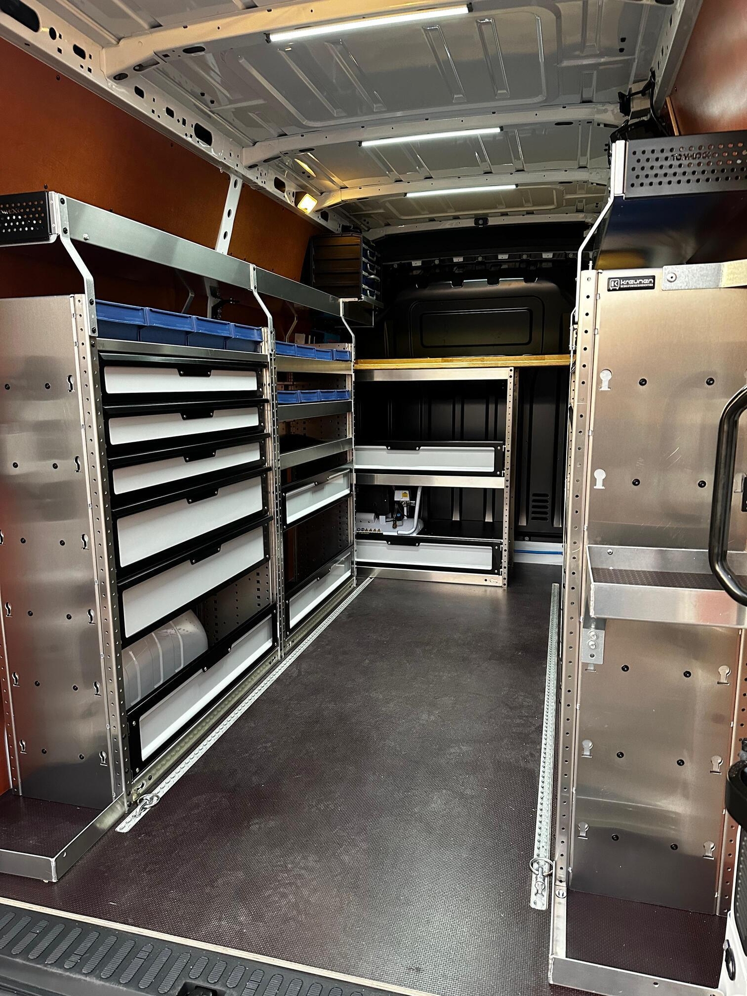 Bedrijfswageninrichting met Kreunen BWI: het Tom- Lock systeem