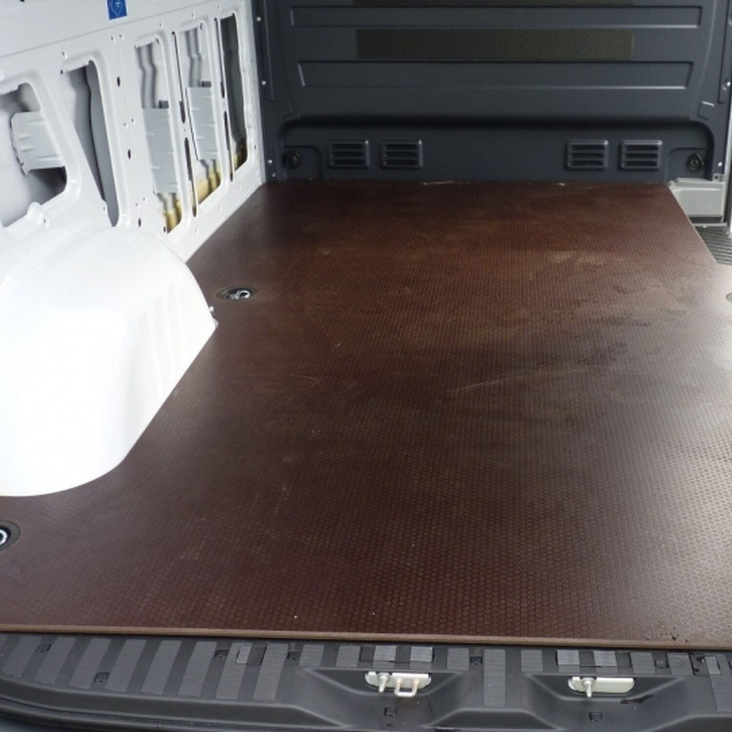 Kreunen BWI: vloer- en wandbekleding