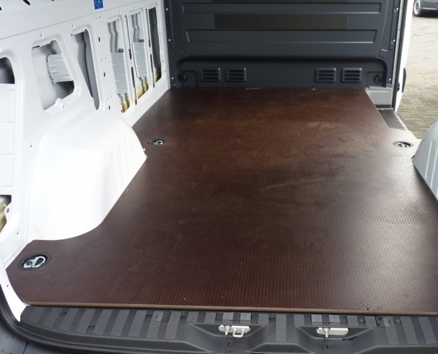 Kreunen BWI: vloer- en wandbekleding