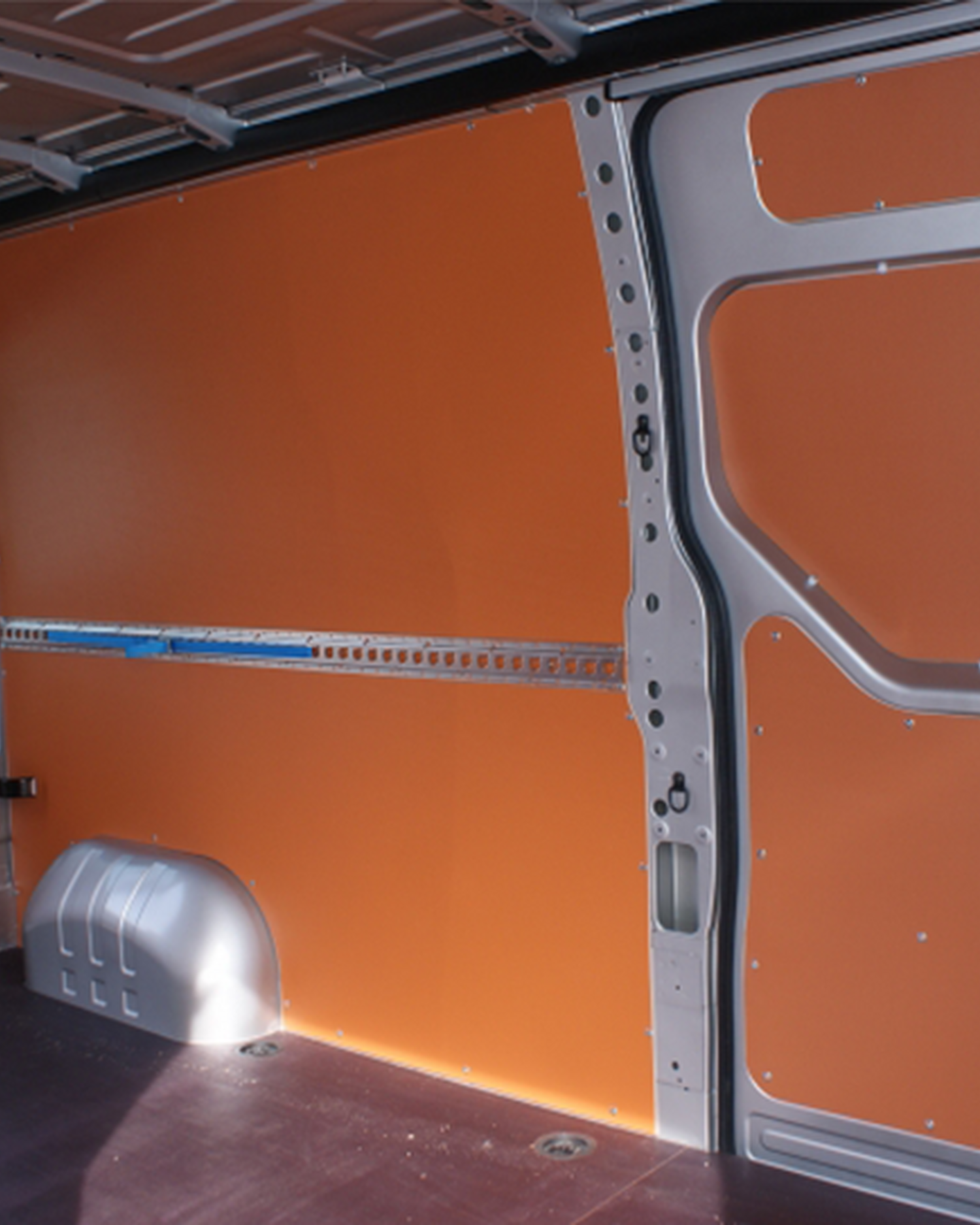 Kreunen BWI: bedrijfswageninrichting vloer- en wandbekleding